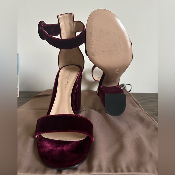 Gianvito Rossi (Milano) deep purple/red velvet chunky heel, size 37. - Picture 3 of 4